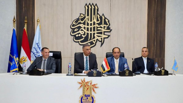 محافظ أسوان يستقبل مدير صندوق مكافحة الإدمان