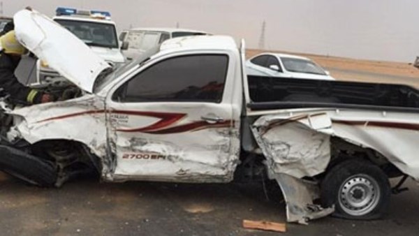 حادث تصادم سيارتين ربع نقل