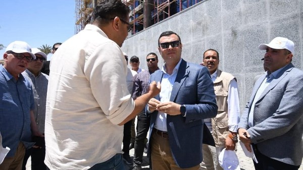 وزير الإسكان 