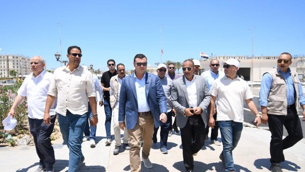 وزير الإسكان يتفقد كوبرى C19 والمدينة التراثية