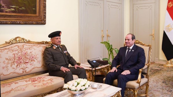 الرئيس السيسي يستقبل وزير الدفاع 