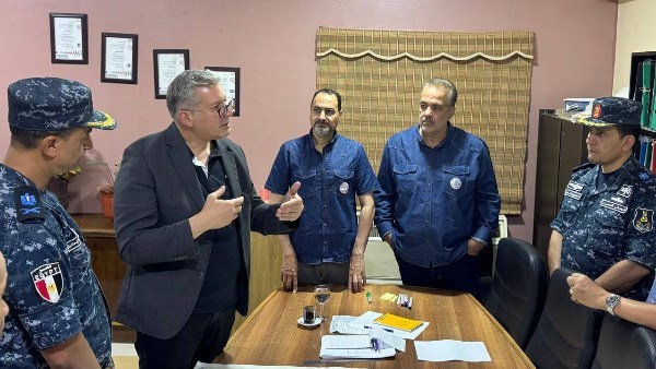 وزير البترول مع غرفة عمليات البحث عن المفقودين
