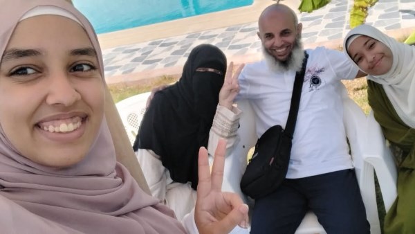 الأب وبناته الأب وبناته