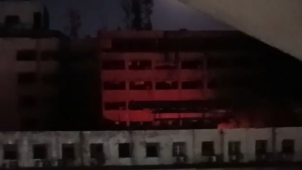 تجدد اشتعال النيران داخل مبنى سنترال رمسيس تجدد اشتعال النيران داخل مبنى سنترال رمسيس