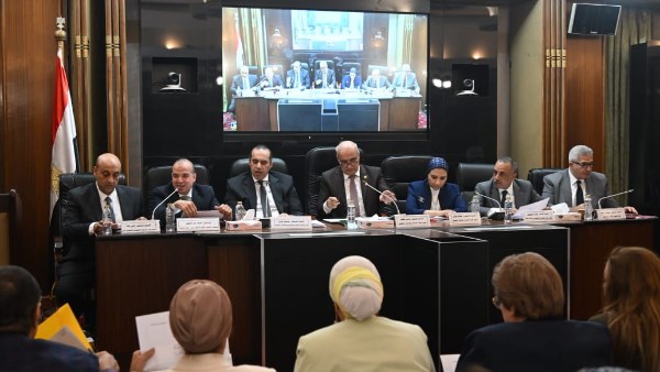 اجتماع تنسيقي مع الوزراء