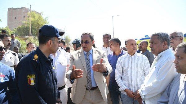 محافظ قنا