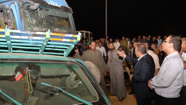 محافظ أسيوط في مكان الحادث