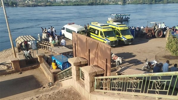 سقوط سيارة من معدية بنهر النيل في قن