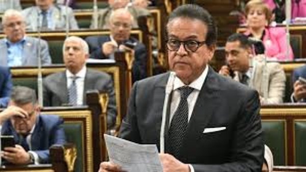 النواب يوافق نهائيا علي مشروع قانون المهن الطبية