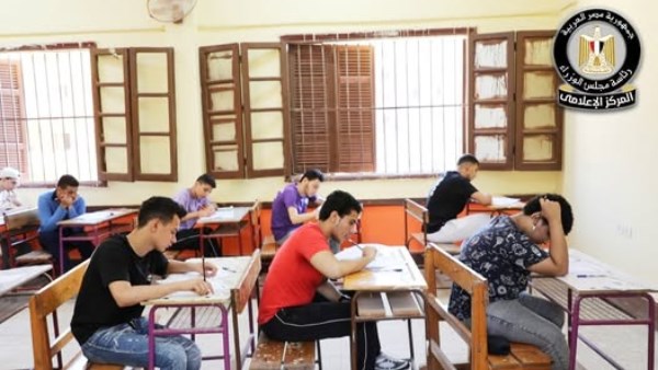 الحكومة: نظام الثانوية العامة قائم ومستمر.. و"البكالوريا" بديل اختياري