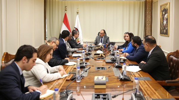 وزير قطاع الأعمال يبحث التعاون المشترك وتعزيز الشراكة مع وفد من البنك الدولي