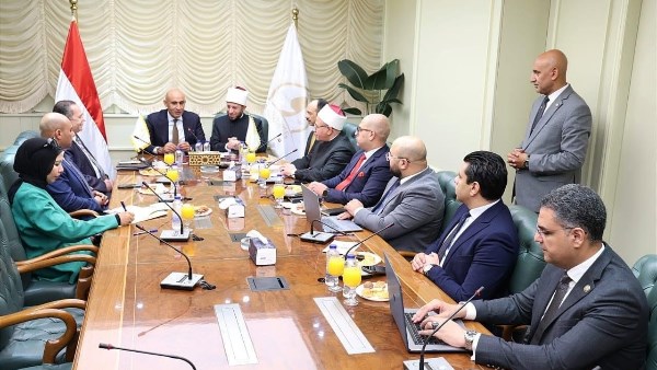 ليس شقيقه.. حقيقة شبيه وزير التعليم في بروتوكول التعاون مع الأوقاف
