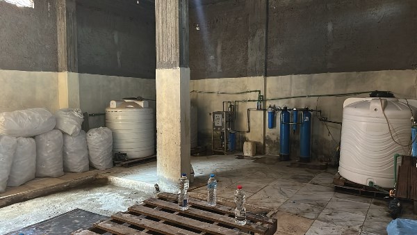 مياه معدنية مغشوشة.. ضبط كيان مخالف بأشمون لإنتاج وتعبئة مياه معدنية مغشوشة وخل طعام مجهول المصدر 