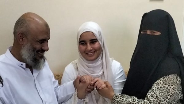 الطالبة "نورا" السادسة على الجمهورية الطالبة "نورا" السادسة على الجمهورية
