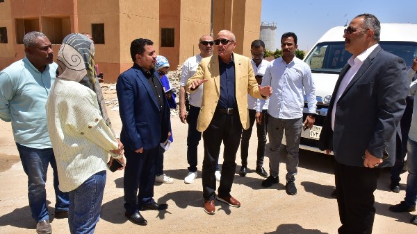 محافظ الأقصر يتفقد مشروع اسكان مدينة الطود 