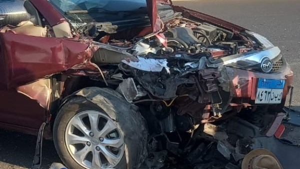 احدي السيارات المحطمه في الحادث احدي السيارات المحطمه في الحادث