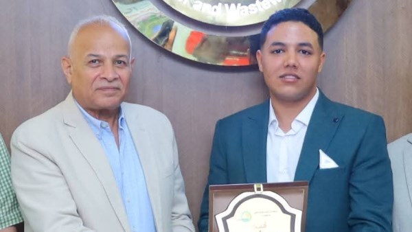مياة البحيرة تكرم اول الثانوية الفنية 
