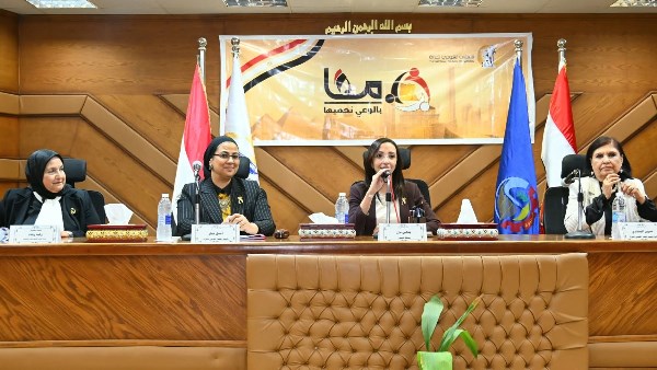اجتماع محافظة البحيرة مع مجلس القومي للمرأة 