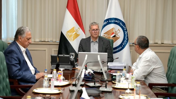 وزير البترول يتابع إجراءات العثور على المفقودين