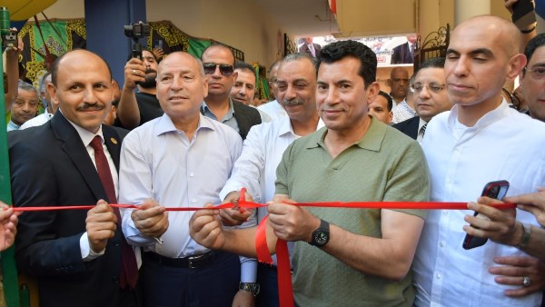 وزير الرياضة ومحافظ القاهرة يفتتحان الملعب الخماسي