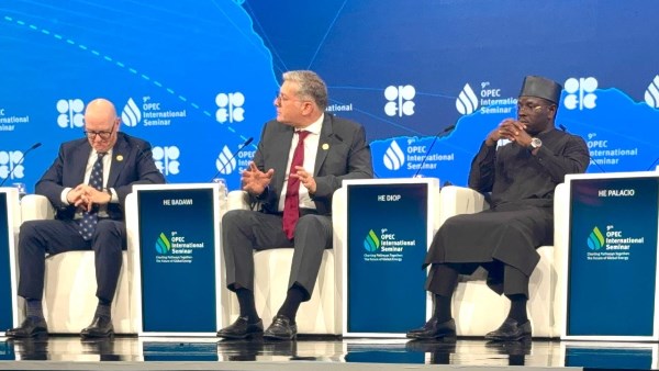 وزير البترول يشارك كمتحدث رئيسي في الجلسة الوزارية وزير البترول يشارك كمتحدث رئيسي في الجلسة الوزارية