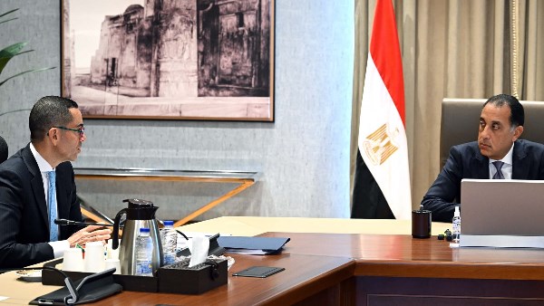رئيس الوزراء يتابع مع وزير الاستثمار عددا من ملفات العمل 