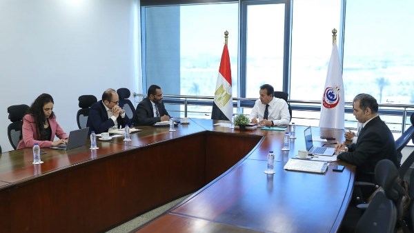 وزير الصحة يبحث التوسع في الخدمات الطبية وزير الصحة يبحث التوسع في الخدمات الطبية