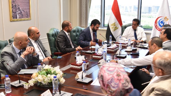 اجتماعًا بمقر الوزارة بالعاصمة الإدارية الجديدة