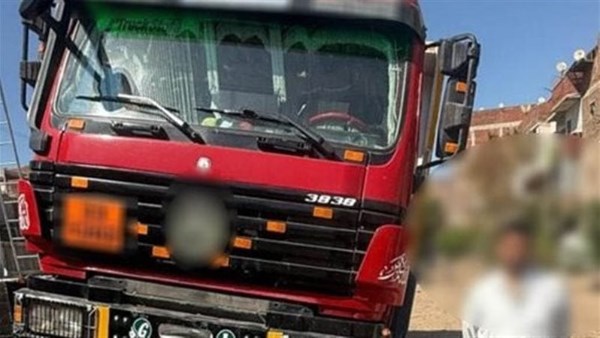 ضبط قائد سيارة نقل صدم آخر فى الشرقية 