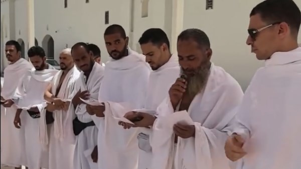 مشهد أثناء أداء العمرة مشهد أثناء أداء العمرة