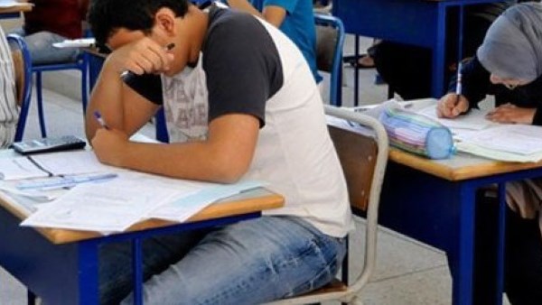 طالب في امتحان