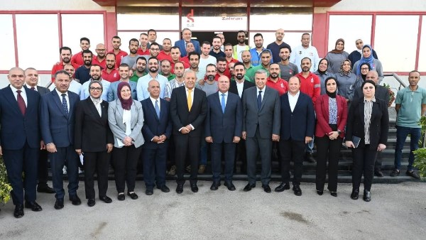الفريق كامل الوزير خلال تفقد مصانع الإسكندرية 