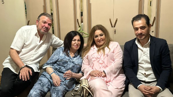 وفد من وزارة الثقافة ونقابة المهن التمثيلية يزور الفنانة نجوى فؤاد في منزلها بعد استغاثتها