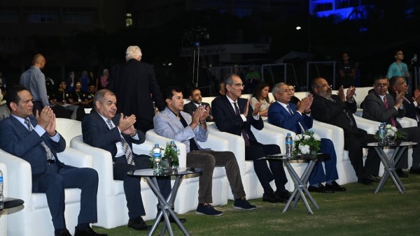 وزير الرياضة والاتصالات