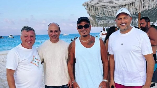 عمرو دياب وعماد زيادة وتامر مرسي وباسل سماقية من إجازتهم الصيفية  