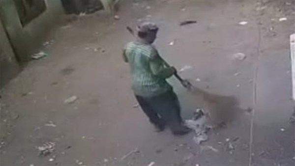 أزمة قلبية تُنهي حياة عامل نظافة أثناء عمله في شوارع الزقازيق
