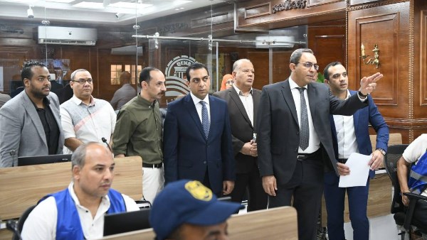 محافظ قنا
