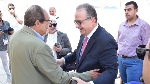 النائب طارق عبدالعزيز يتفقد لجان الاقتراع في 6 أكتوبر ويؤكد أهمية المشاركة في انتخابات الشيوخ