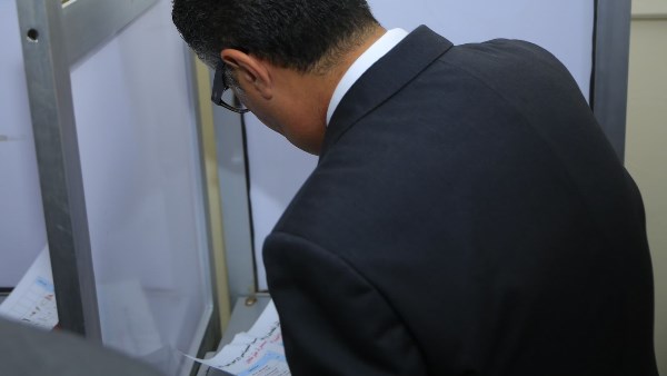 وزير التموين يدلى بصوته فى انتخابات مجلس الشيوخ بمقر لجنته بالتجمع