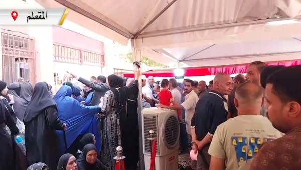 تزاحم أمام لجنة “تحيا مصر” بالأسمرات مع توافد المواطنين للإدلاء بأصواتهم في انتخابات مجلس الشيوخ