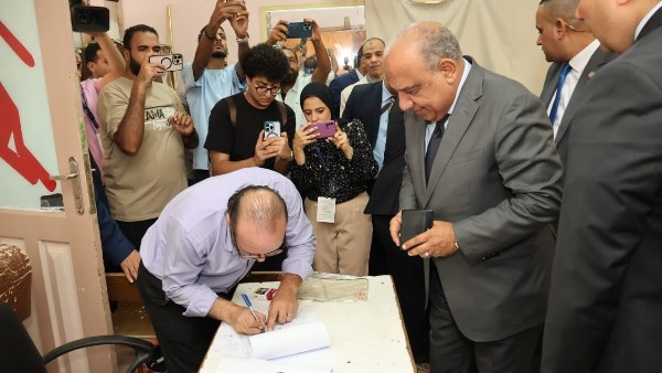 وزير الكهرباء يُدلي بصوته في انتخابات الشيوخ بمدينة نصر ويؤكد أهمية المشاركة الوطنية