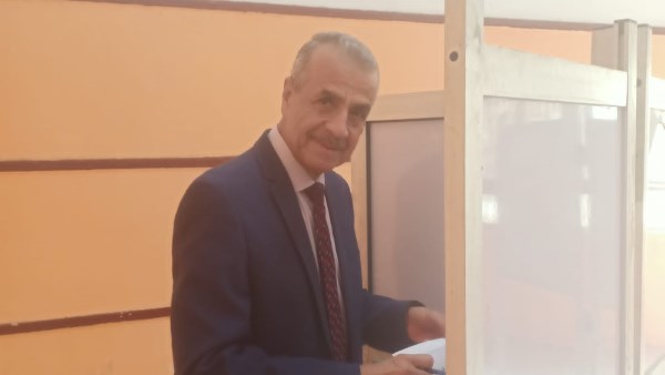 رئيس الجهاز المركزي للتعبئة العامة والإحصاء. يدلى بصوته فى انتخابات مجلس الشيوخ 2025