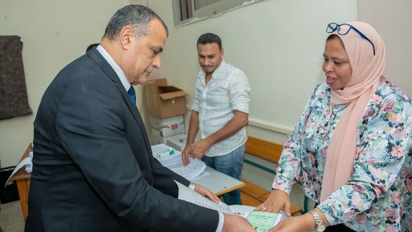 أدلى المهندس محمد صلاح الدين مصطفى، وزير الدولة للإنتاج الحربي، اليوم، بصوته فى انتخابات مجلس الشيوخ،