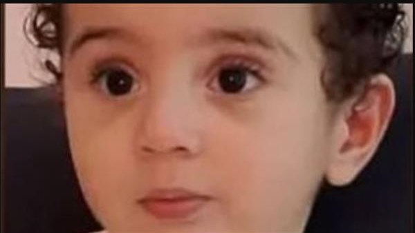 «اتكتبله عمر جديد».. والد الطفل المصاب بضمور العضلات يعلن اكتمال تكاليف العلاج
