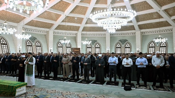 رئيس الوزراء يؤدي صلاة الجنازة على الدكتور علي المصيلحي بمسجد الشرطة في أكتوبر