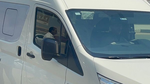 «حمزة العليلي وكريم السبكي أول الحاضرين».. بدء مراسم جنازة مدير التصوير تيمور تيمور من مسجد المشير