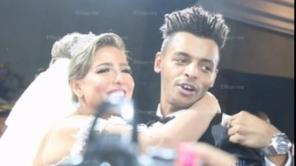مي كساب تحتفل بمرور 10 سنوات على زواجها من أوكا: «ماكانوش سهلين»