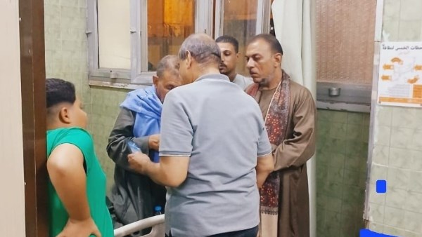 محافظ أسيوط يحيل واقعة تسمم 16 شخصًا بأحد الأفراح للتحقيق