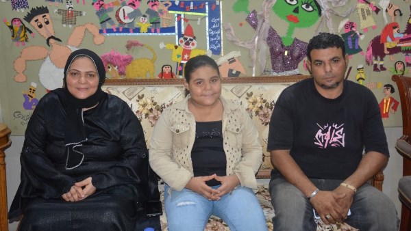 «لقبوها بـ سفيرة الطفولة».. القومي للطفولة يكرم هايدي صغيرة ترند الشيبسي بعد تبرعها بـ 5 جنيه لأحد المحتاجين «لقبوها بـ سفيرة الطفولة».. القومي للطفولة يكرم هايدي صغيرة ترند الشيبسي بعد تبرعها بـ 5 جنيه لأحد المحتاجين