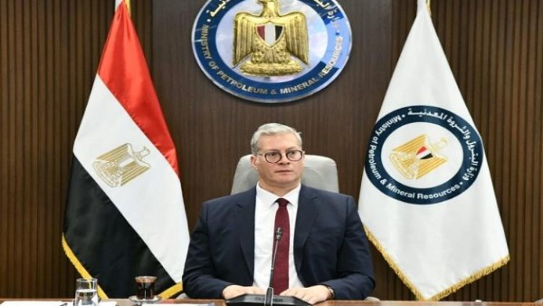 كريم بدوي وزير البترول